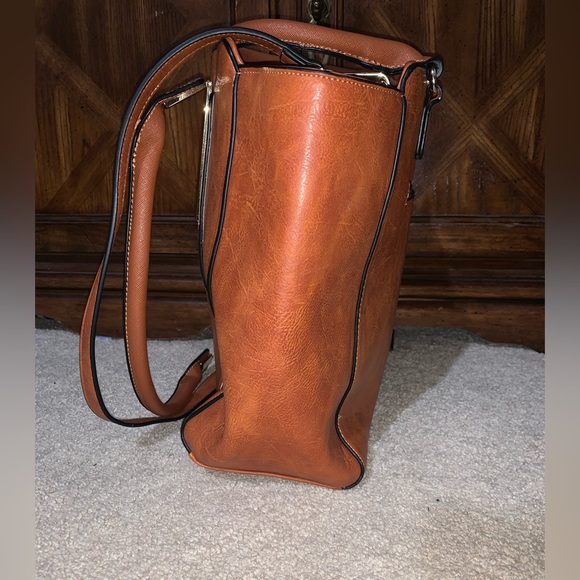 Tan Purse - Picture 3 of 6